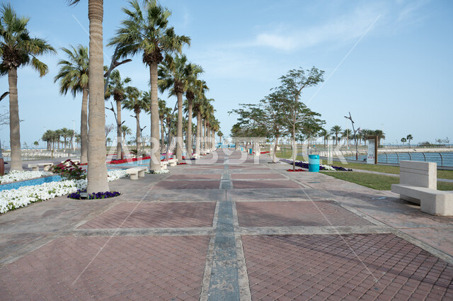 مممشى كورنيش الخبر, الواجهه البحريه على ساحل الخليج العربي, السياحه في مدينة الشرقيه, انشطه ترفيهيه على كورنيش الخبر, خلفية الطبيعه