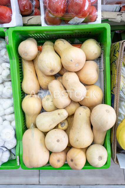 متجر بيع الخضراوات بأنواعها ، محلات تجارية ، مستلزمات المستهلك ، شراء الاحتياجات المنزلية ، السلع والمواد الغذائية ، الخضراوات الطازجة .