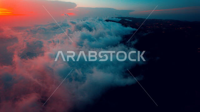 جبال السودة في ابها في المملكة العربية السعودية وقت غروب الشمس، الجبال والمرتفعات، التضاريس الجبلية، مناظر طبيعية، الغيوم والسحب البيضاء، القمم الجبلية، خلفية الطبيعة، السياحة في السعودية