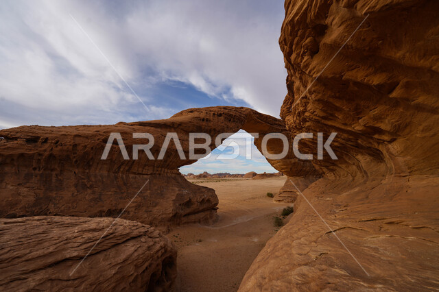 التكوينات والتشكيلات الصخرية الطبيعية في مدينة العلا بالسعودية، المعالم التاريخية الأثرية السياحية، الطبيعة الصحراوية في السعودية، الجبال الصخرية في محافظة العلا، السياحة في السعودية