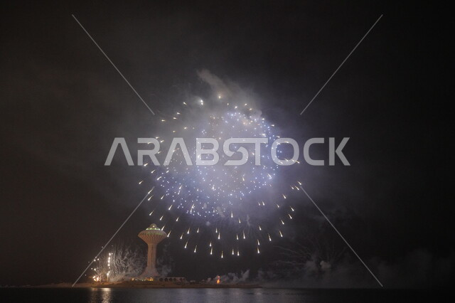 الألعاب النارية في برج المياه , برج المياه في خبرمضيء ليلا, الفن الهندسي المعماري,  معالم سياحية مشهورة في السعودية