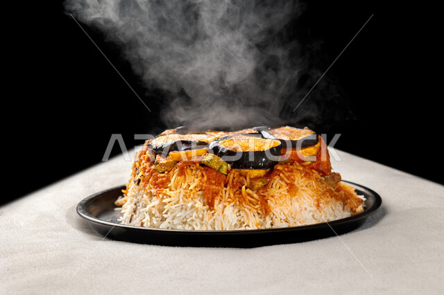 أرز مقلوبة مع الباذنجان, مأكولات شعبية تقليدية, مطاعم عربية سعودية, عزائم وولائم, وجبات طعام عربية