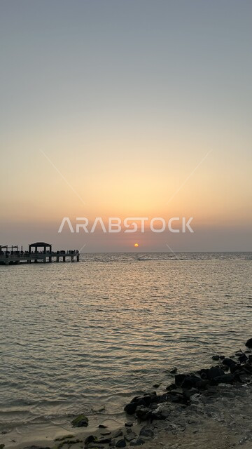 غروب الشمس على شاطئ البحر، الواجهة البحرية، شاطئ البحر، هدوء البحر، مناظر طبيعية، أماكن السياحة