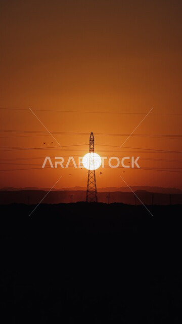 صورة ظلية لغروب الشمس البرتقالي في تبوك بالمملكة العربية السعودية ,الطبيعة الصحراوية في وقت غروب الشمس, خلفية الطبيعة .