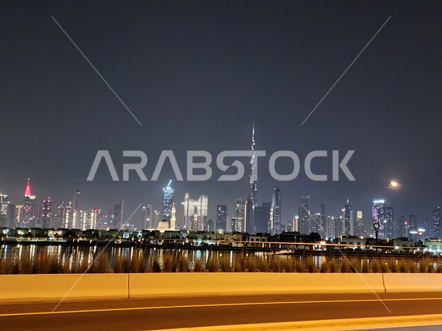 صورة إبداعية لمدينة دبي ، الأبراج وناطحات السحاب ، الفن الهندسي المعماري بالإمارات ، معالم سياحية مشهورة بدبي في الإمارات العربية المتحدة ، أفق مدينة دبي ، أبراج دبي