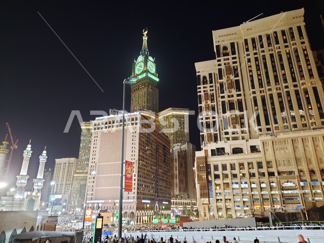 المسجد الحرام في مكة المكرمة ، أبراج الساعه , أداء مناسك الحج والعمرة، العبادة والتقرب إلى الله، معالم دينية إسلامية ، الاماكن المقدسة في المملكة العربية السعودية . 
