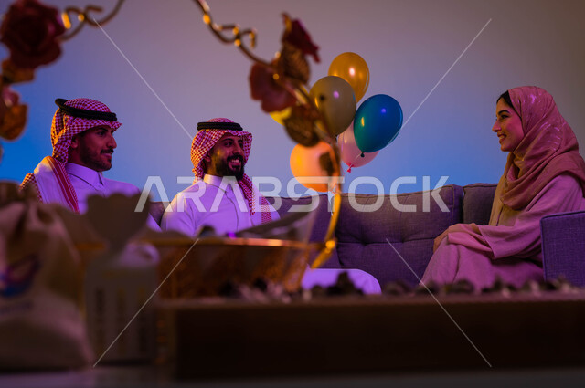 اجواء العائلة السعودية في العيد، ضيافة العيد، العيد بين الأهل، بهجه وفرحة العيد، اللمة العائلية، عادات العيد في المجتمع السعودي، زيارات العيد، الاحتفال بالعيد السعيد، الحلوى والقرقيعان، أعياد ومناسبات