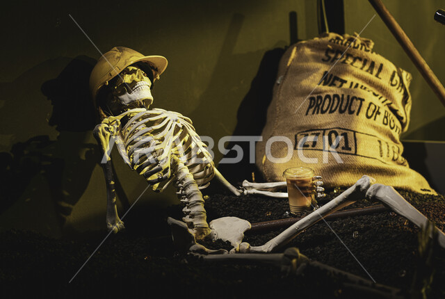 مطاعم وكافيهات في السعوديه ، قهوة اسبريسو  فنجان القهوة الساخن ، مشروبات ساخنة لذيذة وصورة مقربة لفنجان القهوة برغوة كثيفة مشروب الكابتشينو الساخن