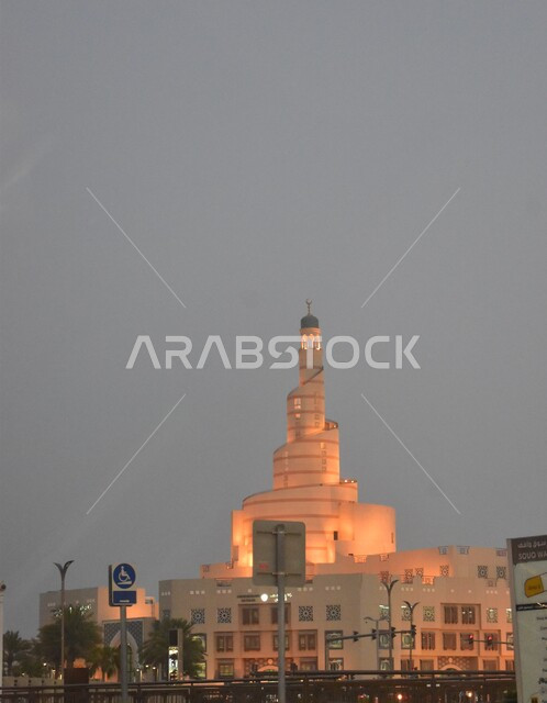 مسجد الفنار في مدينة الدوحه في قطر ، معالم دينية إسلامية مشهوره ، الفن الهندسي المعماري لمركز الفنار الثقافي ، المسجد الحلزوني ,مركز الثقافة الإسلامية في قطر