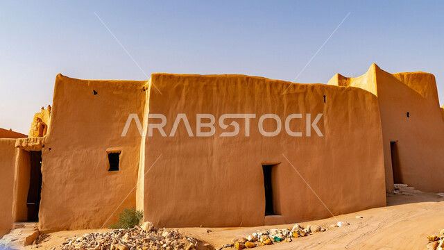 معالم سياحية اثرية, بيوت مبنية من الطين ، هيكل قبائل عربية قديمة مهجورة في المناطق الصحراوية, مبنى عربي قديم, منازل حجريه قديمة شعبيه تاريخيه في المملكة العربية السعودية 