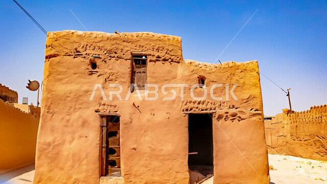  هيكل قبائل عربية قديمة مهجورة في المناطق الصحراوية, بيوت مبنية من الطين ، مبنى عربي قديم, منازل حجريه قديمة شعبيه تاريخيه في المملكة العربية السعودية ، معالم سياحية اثرية