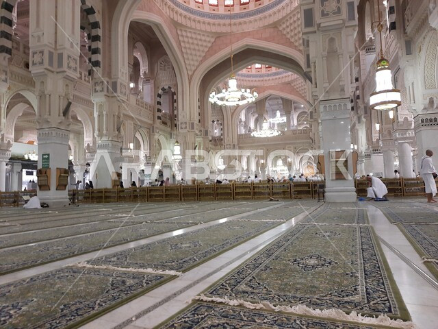 معالم دينية إسلامية، المسجد الحرام في مكة المكرمة من الداخل في المملكة العربية السعودية، الفن الهندسي المعماري الاسلامي, الحرم المكي الشريف، أداء مناسك الحج والعمرة، اماكن إسلامية مقدسة