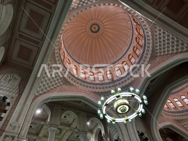 الفن الهندسي المعماري الاسلامي, المسجد الحرام في مكة المكرمة من الداخل في المملكة العربية السعودية،  الحرم المكي الشريف، أداء مناسك الحج والعمرة، معالم دينية إسلامية، اماكن إسلامية مقدسة