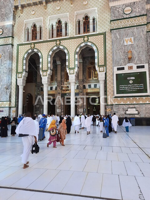 معالم دينية إسلامية، دخول الحجاج والمعتمرين الى المسجد الحرام من بوابة فهد، المسجد الحرام في مكة المكرمة في السعودية، الحرم المكي الشريف، أداء مناسك الحج والعمرة، اماكن إسلامية مقدسة