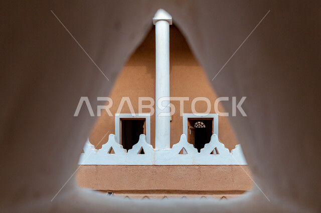 صوره مقربه من داخل نافذه في  المتحف الوطني السعودي في مدينة الرياض , مركز الملك عبد العزيز في المملكة العربية السعودية, معالم تاريخية وطنية , اماكن سياحية ثقافية, الفن الهندسي المعماري على الطراز الشعبي التاريخي القديم