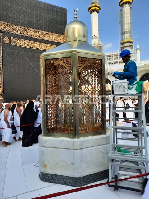 اماكن ومعالم دينية إسلامية مقدسة، مقام سيدنا ابراهيم عليه السلام في الحرم المكي الشريف في مكة المكرمة في المملكة العربية السعودية، الحجاج والمعتمرين في ساحات الحرم المكي، اداء مناسك الحج والعمرة