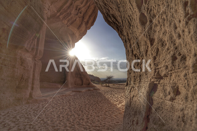 التكوينات الصخرية في المناطق الصحراوية في محافظة العلا في المملكة العربية السعودية، معالم اثرية تاريخية قديمة، القمم والمرتفعات الجبلية، اماكن سياحية في السعودية