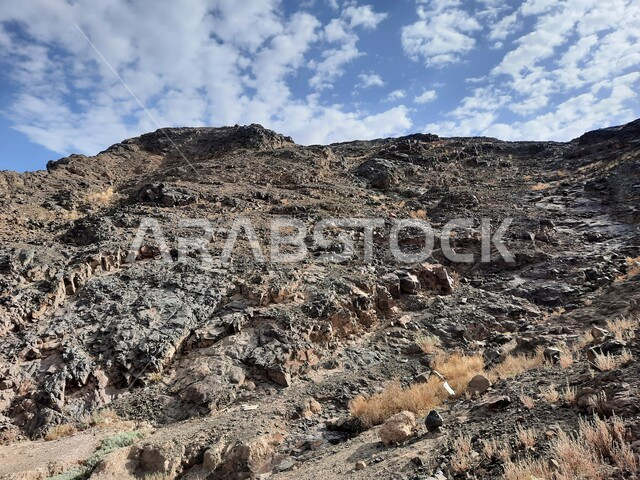 تضاريس الطبيعة الجبلية في السعودية، القمم والمرتفعات الجبلية في المدينة المكرمة في المملكة العربية السعودية، جبال المدينة المنورة الصخرية، اماكن سياحية في السعودية