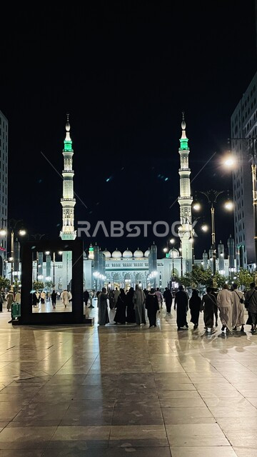 الساحات الخارجية للمسجد النبوي في المدينة المنورة في المملكة العربية السعودية، مآذن المسجد النبوي الشريف، معالم المدينة المشهورة، اماكن اسلامية دينية مقدسة