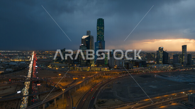 الابراج وناطحات السحاب في الرياض في المملكة العربية السعودية، السماء الملبدة بالغيوم والسحب، مركز الملك عبد الله المالي (كافد)، الفن الهندسي المعماري، ابراج ومعالم وطرق الرياض المشهورة