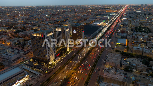 فندق الموفن بيك في الرياض في المملكة العربية السعودية، السماء الملبدة بالغيوم والسحب، الابراج وناطحات السحاب، الفن الهندسي المعماري، ابراج ومعالم وطرق الرياض المشهورة