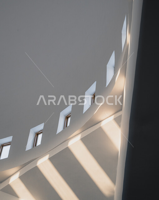 مساجد ومعالم عسير الاسلامية، صورة من داخل المسجد الابيض في مدينة ابها في المملكة العربية السعودية، التصاميم والديكورات الاسلامية في الجوامع، الفن الهندسي المعماري