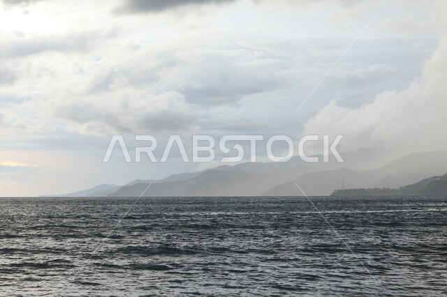  المناظر البحرية الهادئة  ،منظر الغيوم فوق البحر  ،خلفية الطبيعة ، أماكن سياحية على شاطئ البحر