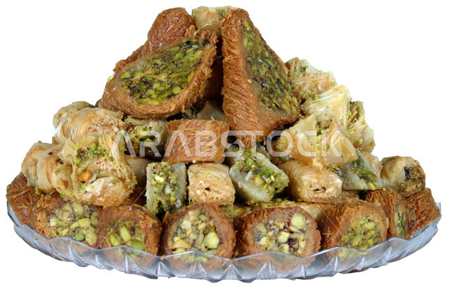 حلويات وسكريات، صورة مقربة لقطع متنوعة من البقلاوة بالمكسرات،  قطع الحلوى الشهية و اللذيذة، حلا شرقي، التحلاية،  حلويات رمضانية