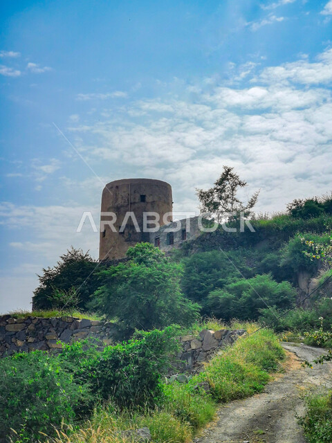  الجبال والمرتفعات الجبلية, قلعة اثرية قديمة  على سفح جبال الفيفاء، جبال الفيفاء في جازان جنوب المملكة العربية السعودية، الاماكن السياحية المشهورة في السعودية, خلفية الطبيعة في جازان