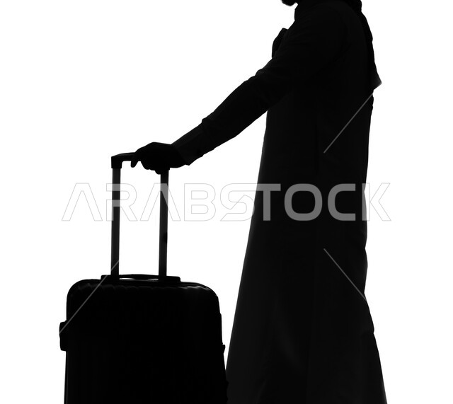 قضاء أوقات ممتعة في الإجازة، بورتريه صورة ظلية لإمرأة عربية خليجية سعودية ترتدي العباءة السعودية و تمسك بيدها حقيبة السفر، سياحة وسفر ، التأهب لرحلة سياحية ، الإستعداد لرحلة عمل , خلفية بيضاء, سيلوليت