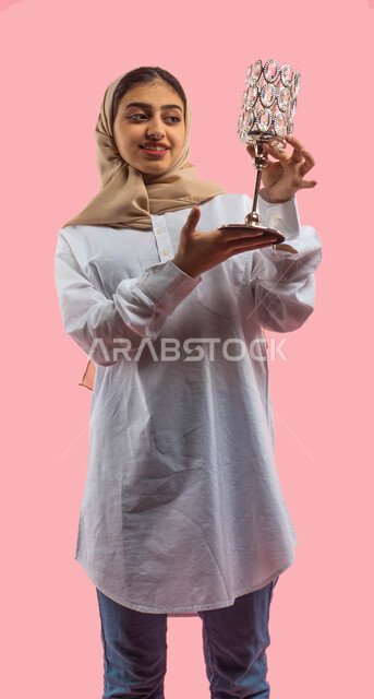 Antiques and decorative accessories, a luxurious crystal lamp, an elegant glass candlestick, enjoying shopping and buying household items from malls and shops, choosing the appropriate needs and purposes, elegant glassware, safe electronic shopping, a pin