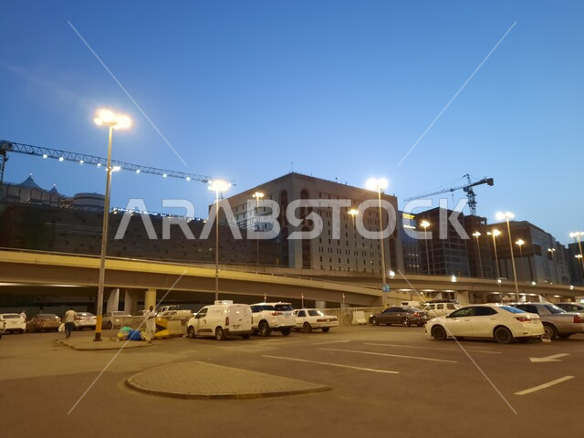 المباني والابراح الفندقية، التطور العمراني , الفن الهندسي المعماري, الشوارع والطرقات في المدينة المنورة في المملكة العربية السعودية، معالم دينية مقدسة, أماكن سياحية مشهورة