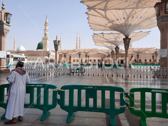 المظلات الالكترونية ,معالم دينية إسلامية, ساحة المسجد النبوي الشريف في المدينة المنورة في المملكة العربية السعودية، العبادة والتقرب الى الله، الحرم النبوي الشريف، أماكن إسلامية مقدسة، المجمع الخارجي للمسجد النبوي في المدينة المنورة