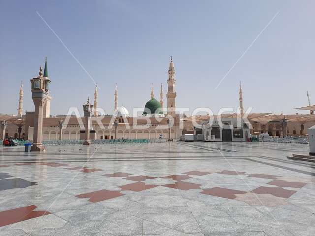 أماكن مقدسة اسلامية، المظلات الالكترونية ,معالم دينية إسلامية, ساحة المسجد النبوي الشريف في المدينة المنورة في المملكة العربية السعودية، العبادة والتقرب الى الله، الحرم النبوي الشريف،  المجمع الخارجي للمسجد النبوي في المدينة المنورة