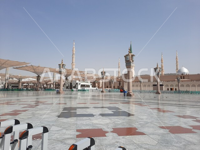 المظلات الالكترونية ,معالم دينية إسلامية, ساحة المسجد النبوي الشريف في المدينة المنورة في المملكة العربية السعودية، العبادة والتقرب الى الله، الحرم النبوي الشريف، أماكن إسلامية مقدسة، المجمع الخارجي للمسجد النبوي في المدينة المنورة