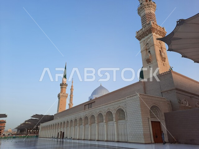 الحرم النبوي الشريف, ساحة المسجد النبوي الشريف في المدينة المنورة في المملكة العربية السعودية، العبادة والتقرب الى الله, أماكن إسلامية مقدسة، المجمع الخارجي للمسجد النبوي في المدينة المنورة، معالم دينية إسلامية