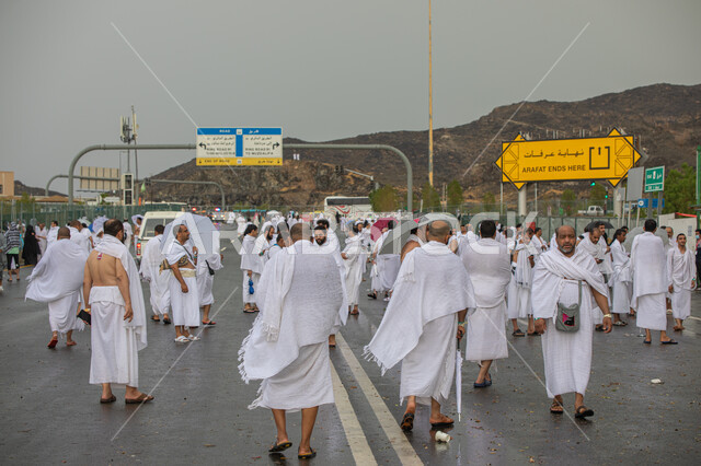 Pilgrims at the end of Arafat, an indicative sign for performing Hajj rituals, the Hajj season 2023, Islamic holy places in the Kingdom of Saudi Arabia, worship and closeness to God, a winter atmosphere.