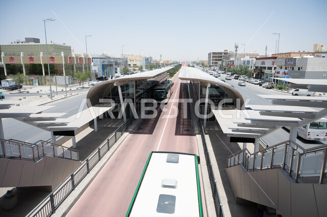 باص الرياض في محطة حافلات الرياض، خط سير الباصات والحافلات في مدينة الرياض في المملكة العربية السعودية، طرق وشوارع الحافلات، وسائل النقل والمواصلات، وزارة النقل والخدمات اللوجستية