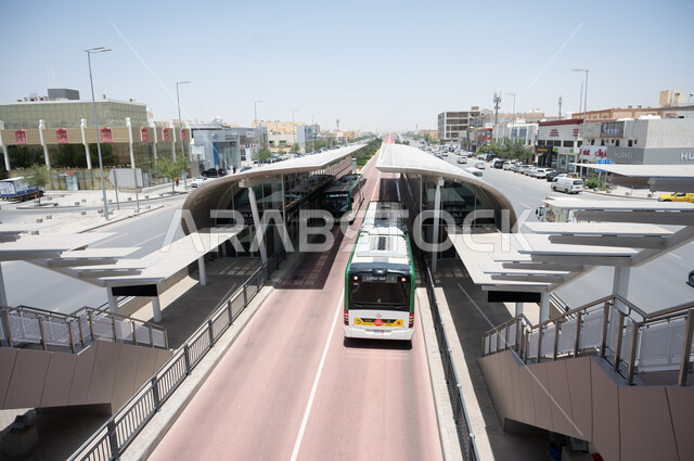 باص الرياض في محطة حافلات الرياض، خط سير الباصات والحافلات في مدينة الرياض في المملكة العربية السعودية، طرق وشوارع الحافلات، وسائل النقل والمواصلات، وزارة النقل والخدمات اللوجستية