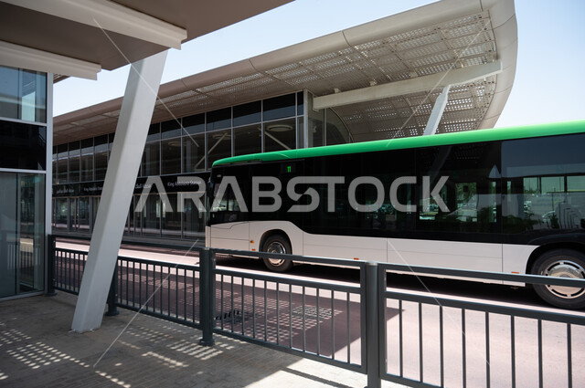 باص الرياض في محطة مدينة الرياض في المملكة العربية السعودية، خط سير الباصات والحافلات، وزارة النقل والخدمات اللوجستية، طرق وشوارع الحافلات، وسائل النقل والمواصلات