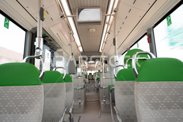 صورة من الداخل لمقاعد الحافلات، باصات وحافلات مدينة الرياض في المملكة العربية السعودية، وسائل النقل والمواصلات، محطة حافلات الرياض، وزارة النقل والخدمات اللوجستية