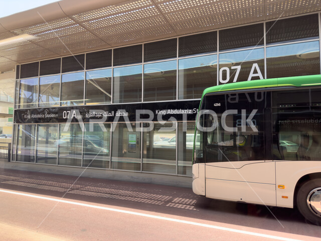 باص الرياض في محطة الملك عبد العزيز 07 أ، خط سير الباصات والحافلات، محطة حافلات مدينة الرياض في المملكة العربية السعودية، طرق وشوارع الحافلات، وسائل النقل والمواصلات، وزارة النقل والخدمات اللوجستية