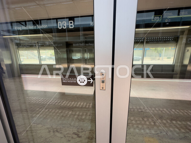 وسائل النقل والمواصلات، محطة ركوب الحافلات الرياض، وزارة النقل والخدمات اللوجستية، محطة الملك عبد العزيز 03 ب في مدينة الرياض في المملكة العربية السعودية