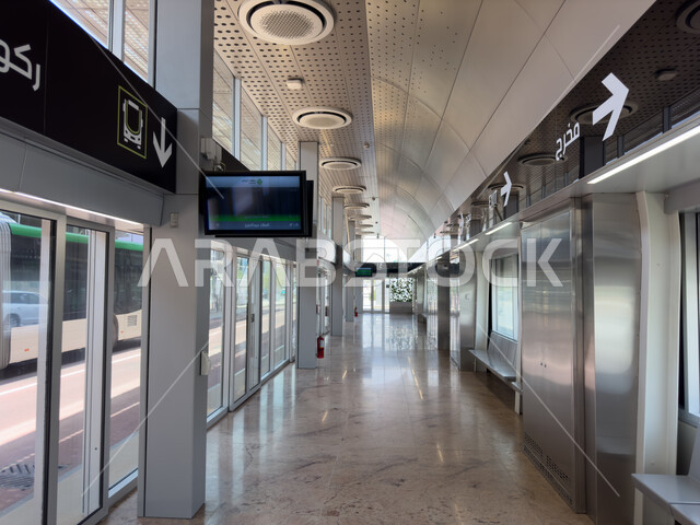 صورة من داخل محطة ركوب الحافلات 07 ب في مدينة الرياض في المملكة العربية السعودية، وسائل النقل والمواصلات، محطة حافلات الرياض، وزارة النقل والخدمات اللوجستية