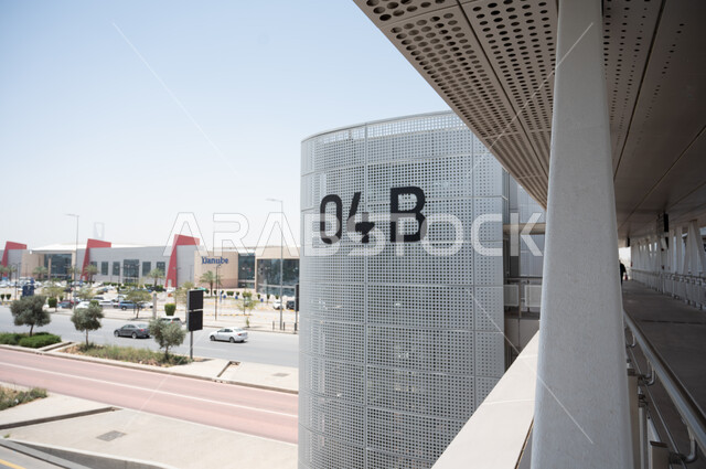 وسائل النقل والمواصلات، محطة 04 ب في مدينة الرياض في المملكة العربية السعودية، محطة حافلات الرياض، طرق وشوارع الرياض، وزارة النقل والخدمات اللوجستية