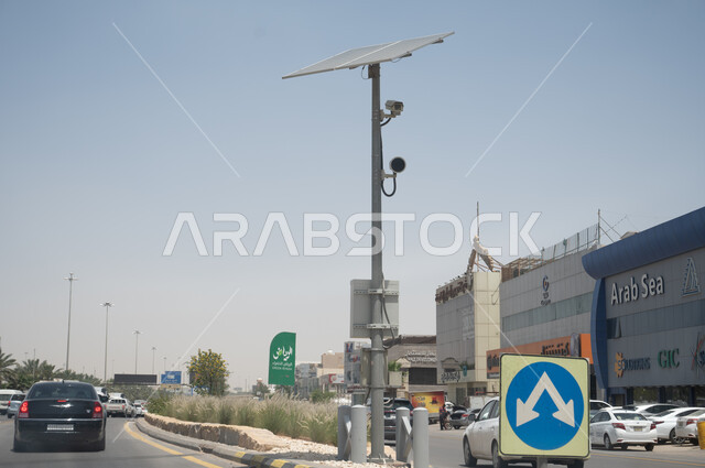 لوحة معدنية للرياض الخضراء، وسائل النقل والمواصلات في مدينة الرياض في المملكة العربية السعودية، لافتات مرورية ارشادية، حركة مرور السيارات، طرق وشوارع ومعالم الرياض