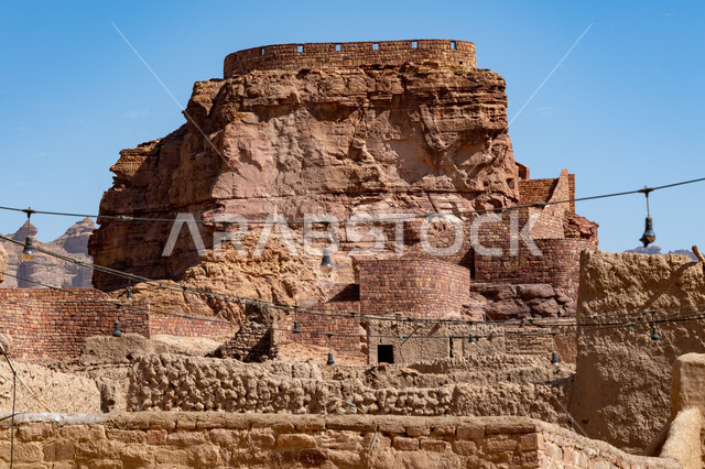 القمم والمرتفعات الجبلية، التكوينات الصخرية في المناطق الصحراوية، البيوت والمباني الاثرية القديمة في محافظة العلا في المملكة العربية السعودية، معالم اثرية تاريخية قديمة، اماكن سياحية في السعودية