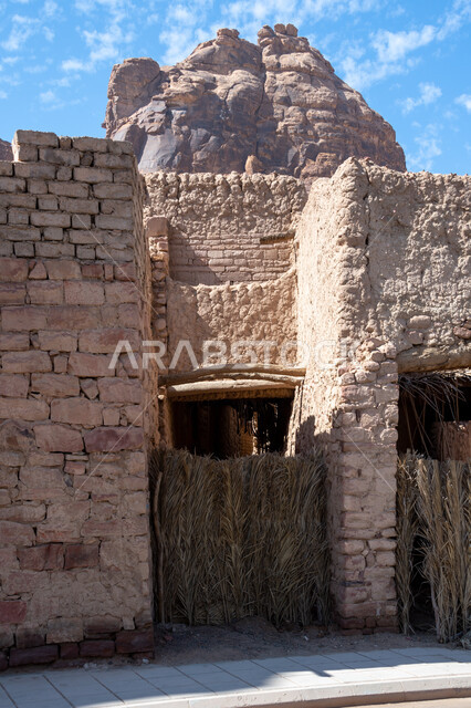 معالم اثرية تاريخية قديمة، القمم والمرتفعات الجبلية، البيوت والمباني الاثرية القديمة في محافظة العلا في المملكة العربية السعودية، التكوينات الصخرية في المناطق الصحراوية، اماكن سياحية في السعودية