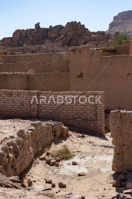 القمم والمرتفعات الجبلية، البيوت والمباني الاثرية القديمة في محافظة العلا في المملكة العربية السعودية، معالم اثرية تاريخية قديمة، التكوينات الصخرية في المناطق الصحراوية، اماكن سياحية في السعودية