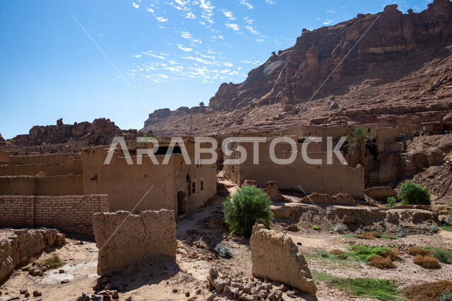 التكوينات الصخرية في المناطق الصحراوية، البيوت والمباني الاثرية القديمة، القمم والمرتفعات الجبلية في محافظة العلا في المملكة العربية السعودية، الاشجار والنباتات الخضراء، معالم اثرية تاريخية قديمة، اماكن سياحية في السعودية